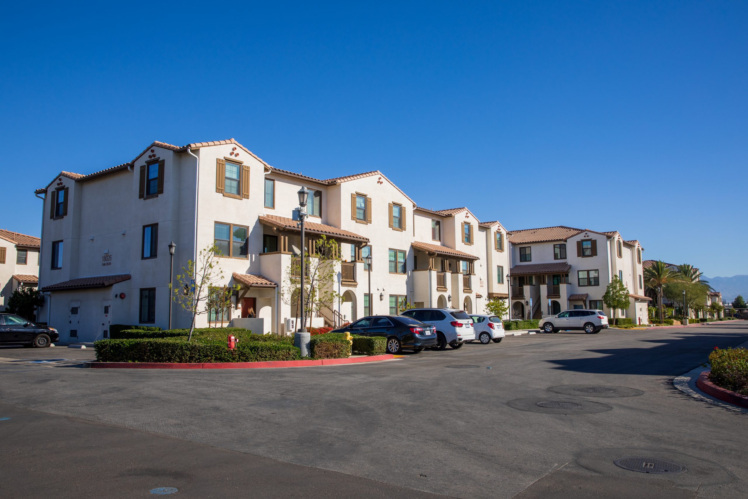 Picture of an apartment building.